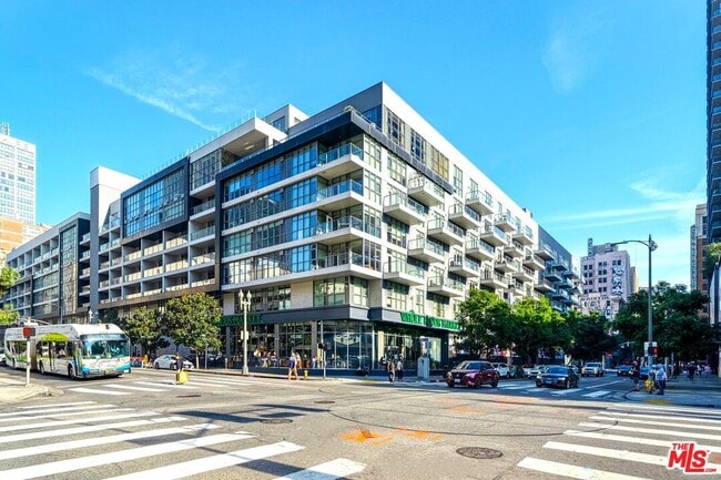 Building Photo - 801 S Grand Ave