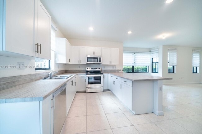 Building Photo - 1928 SW 5th Blvd