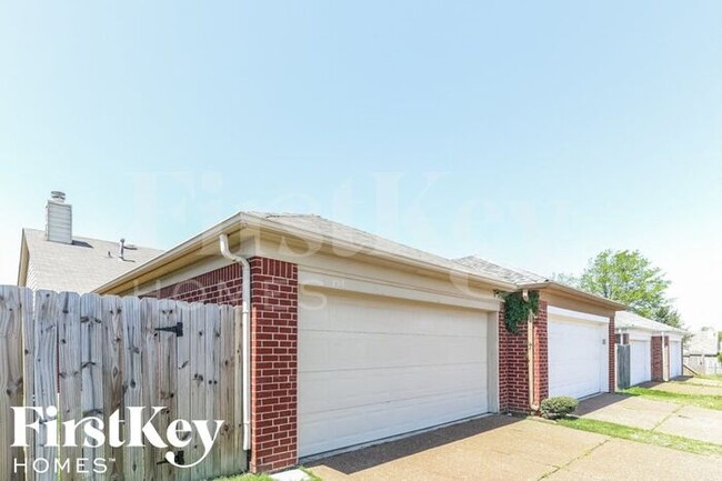 Building Photo - 1112 Sunstar Dr
