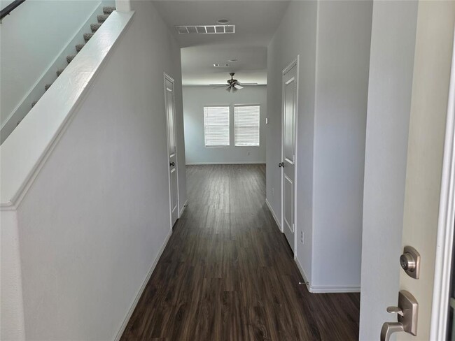 Building Photo - 1329 Weatherford Ln