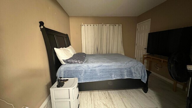 Building Photo - 1524 SE Royal Green Cir