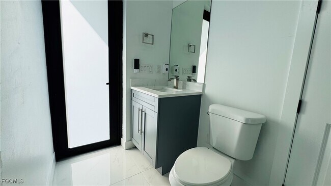 Building Photo - 2713 17th St SW