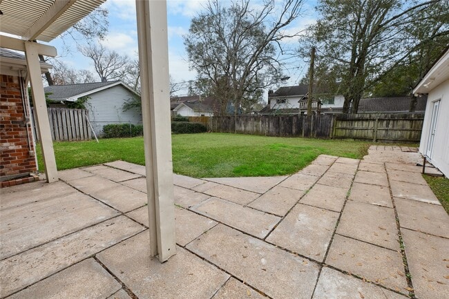 Building Photo - 302 Shadow Creek Dr