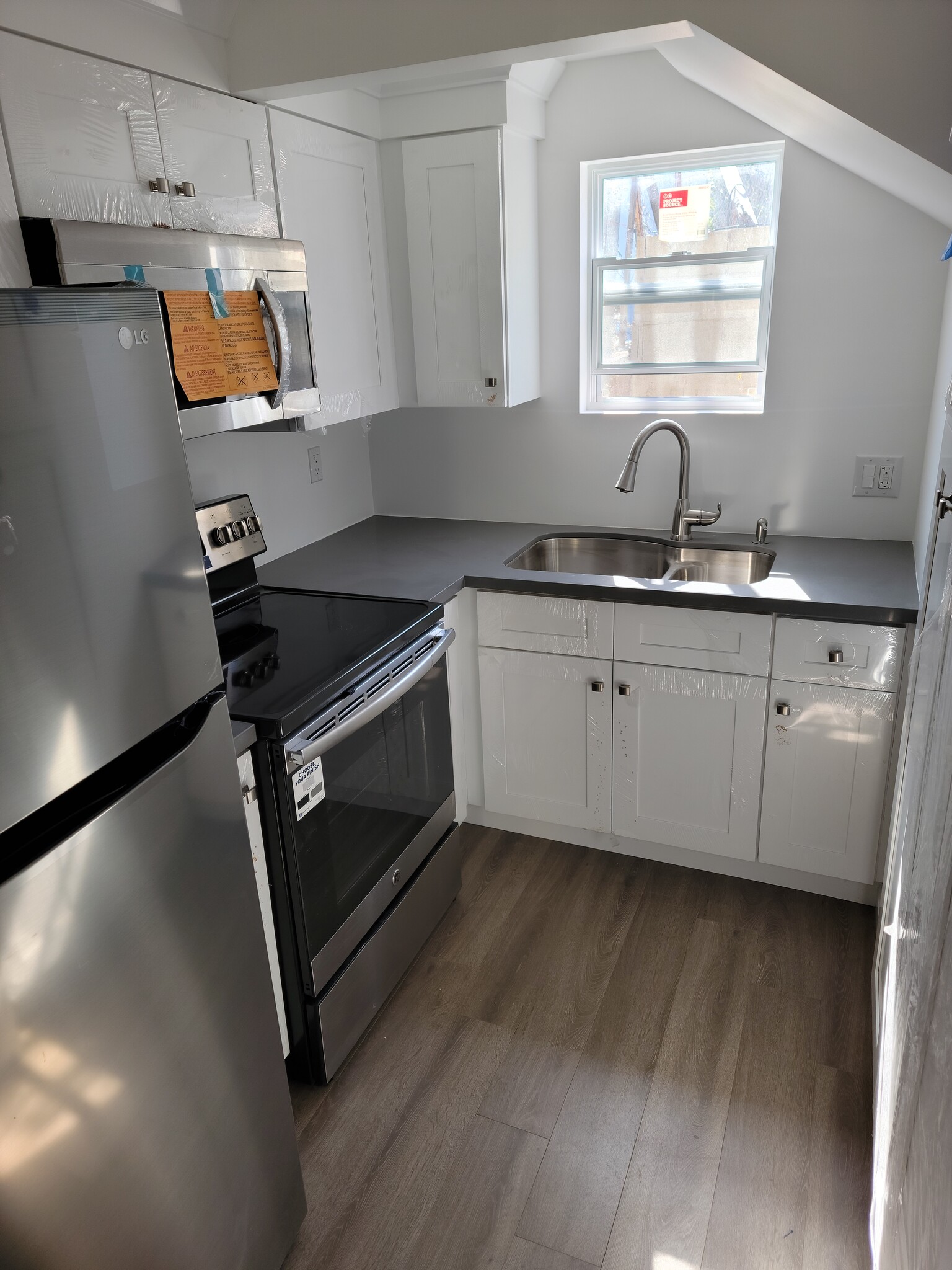 Building Photo - 1834 S Mansfield Ave