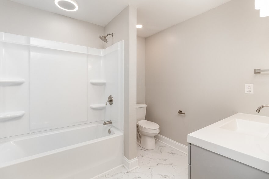 Guest Bathroom - 1510 Glenwood Ave