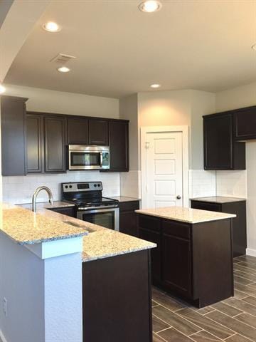 Building Photo - 1030 Sierra Vista Ct