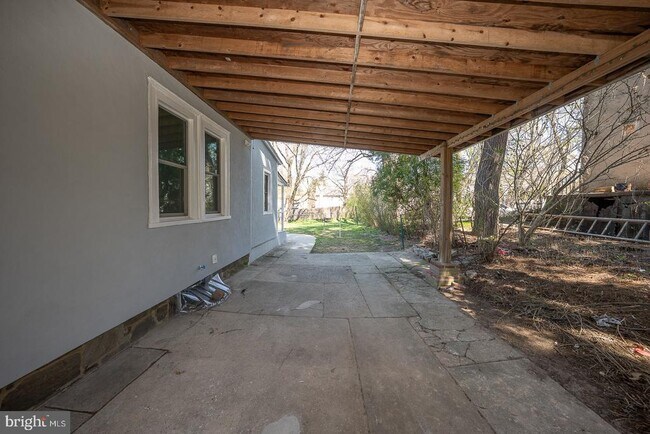 Building Photo - 732 Buck Ln