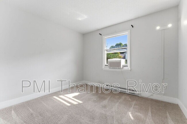 Building Photo - 33 Lodus Ct