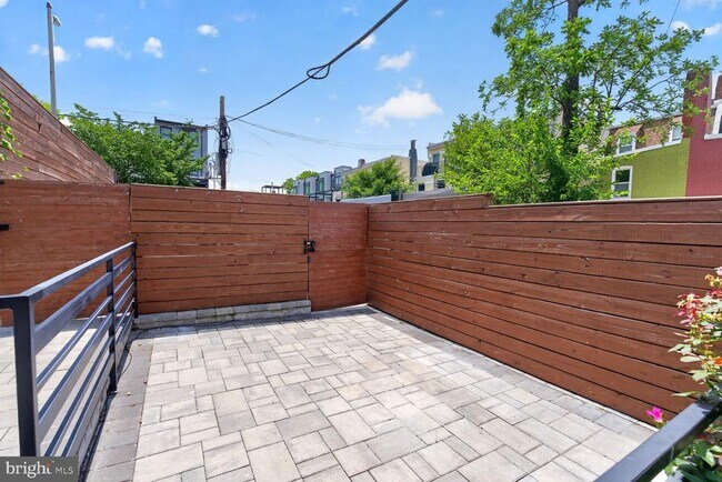 Building Photo - 724 Varnum St NW