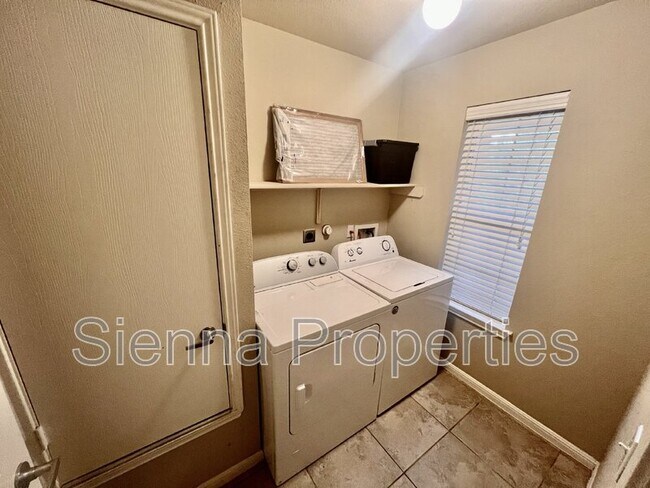 Building Photo - 2509 Elara Dr