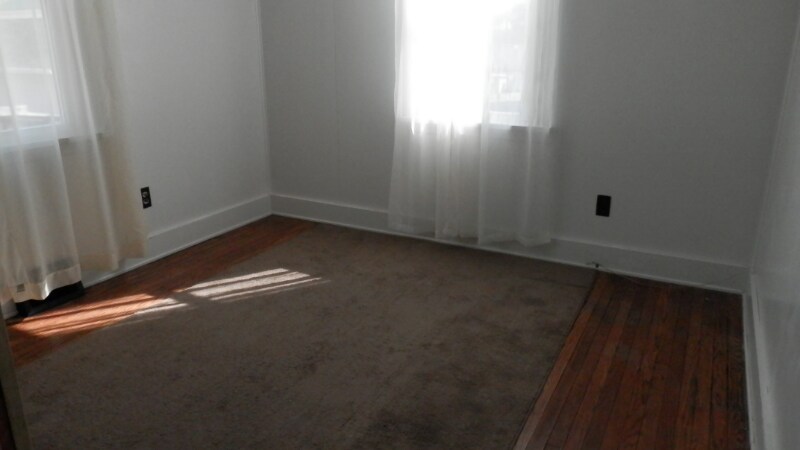 Building Photo - 403 W Market St