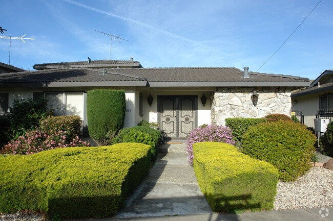 Building Photo - 843 Opal Dr