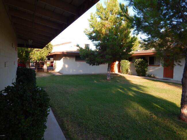 Building Photo - 2103 S Granada Dr