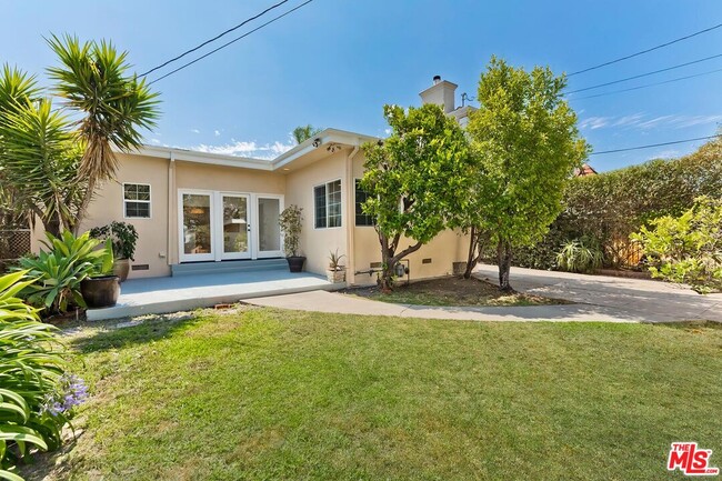Building Photo - 212 N Palm Dr