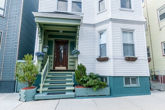 Building Photo - 42 Washburn St