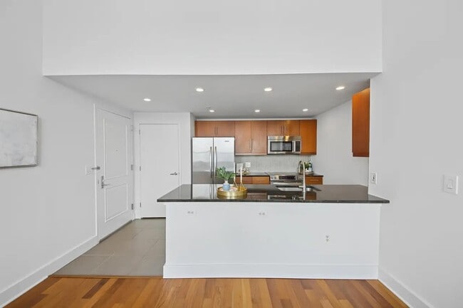 Building Photo - 88 Morgan St