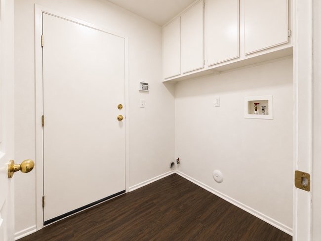 Building Photo - Newly Updated 3 Bedroom Condo in Gated Community in Murrieta