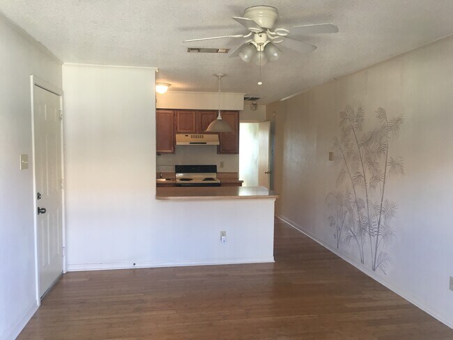 Building Photo - 4638 Pontchartrain Drive