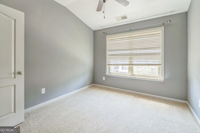 Building Photo - 5080 Whiteoak Terrace SE