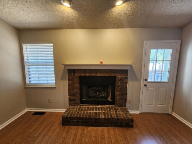 Building Photo - 309 Shadow View Dr