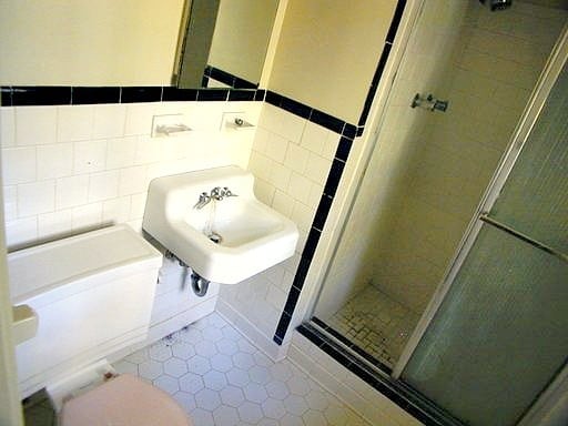 Building Photo - -- AVAILABLE APRIL 15TH -- 4 BR / 3 BA Raised Ranch, Brick home in Pinedale Farms (West End!), Av...