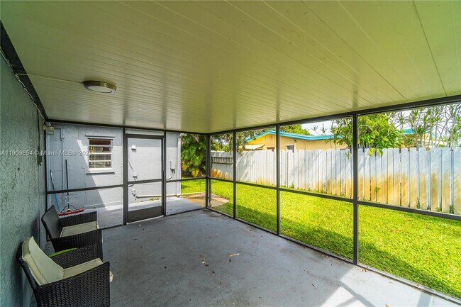 Building Photo - 3338 Taft St