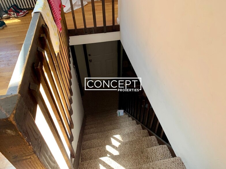 Building Photo - 10 Shepard St