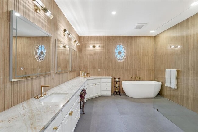 Building Photo - 3705 Gilbert St