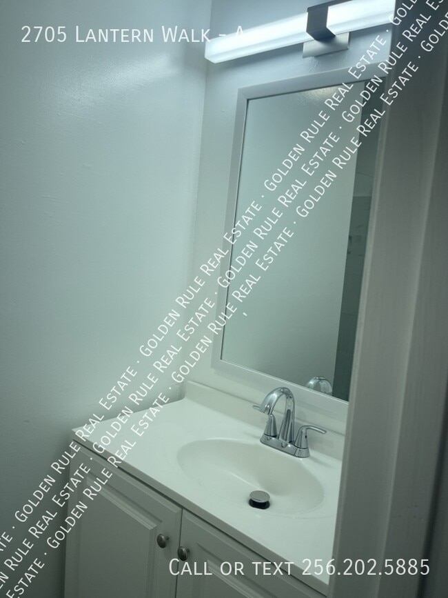 Building Photo - 2705 Lantern Walk SE