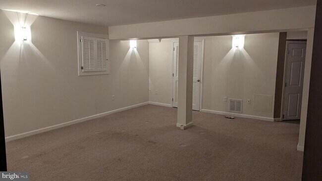 Building Photo - 12405 Willow Falls Dr