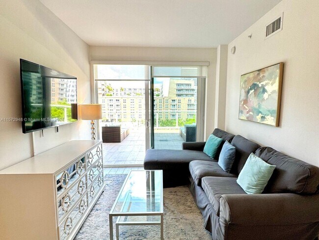 Building Photo - 321 NE 26th St