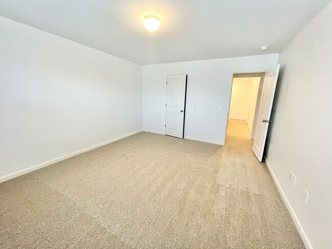 Building Photo - 115 Luna Ln