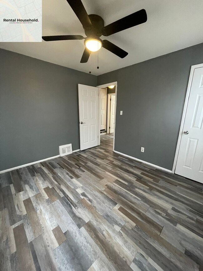 Building Photo - Classic Charm Meets Modern Comfort- $1400