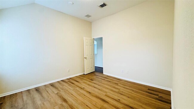 Building Photo - 3218 Oak Cliff Ln