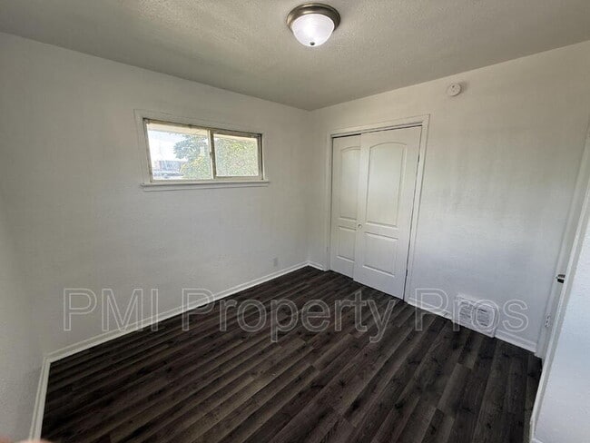 Building Photo - 5642 N 61st St