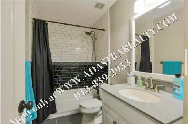 Building Photo - Beautiful 4 Bed 3 Bath Home in Olathe-Comi...