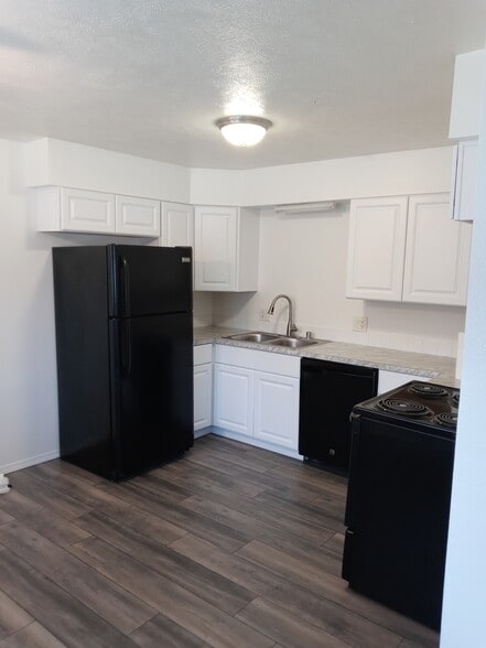 Kitchen - 1712 E Cataldo Ave