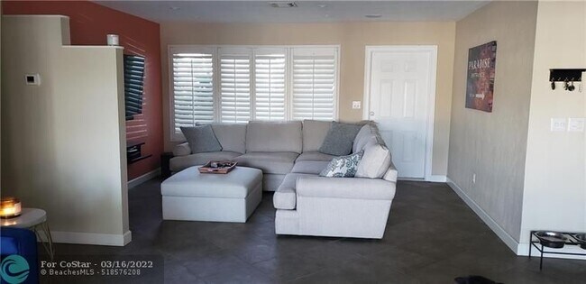 Building Photo - 191 SE 9th Ct