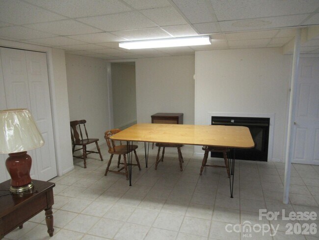 Building Photo - 1357 Beal Rd