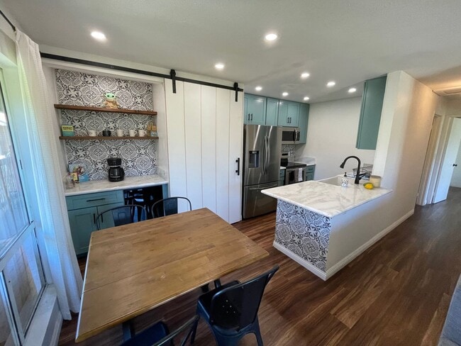 Building Photo - Kihei Villages Upper Level Furnished 2bed/1.5 bath Ocean View Condo