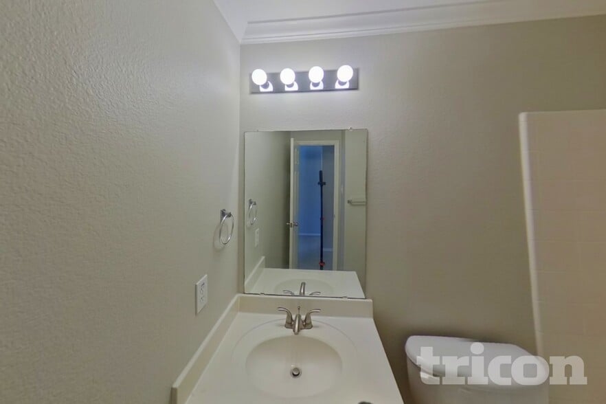 Building Photo - 716 Sequoia Dr