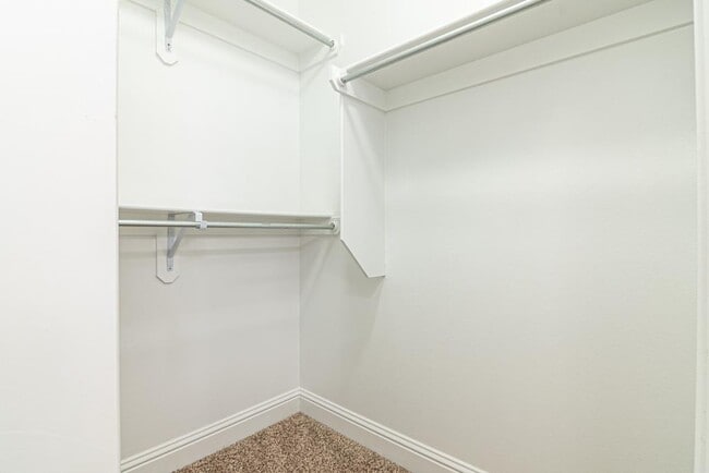 Building Photo - 705 E 96th St