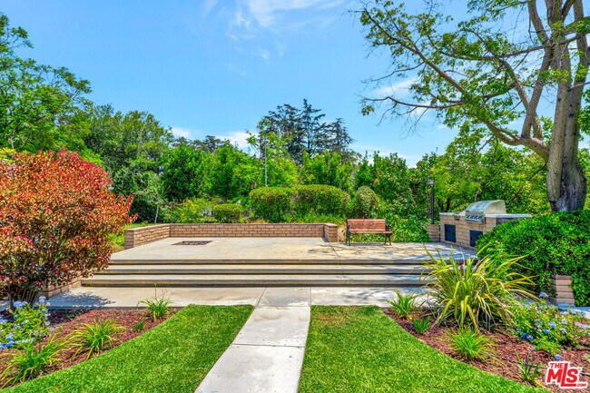 Building Photo - 1100 Rodeo Rd