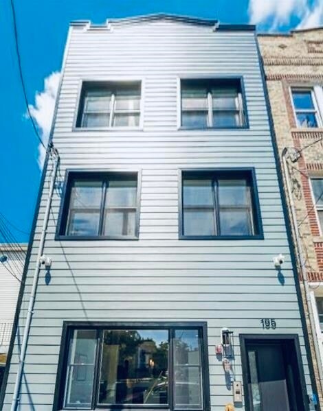 Building Photo - 195 Liberty Ave