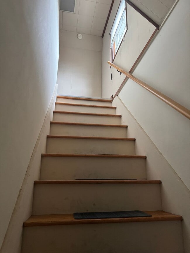 Building Photo - 5 Bedroom Detached Home in fountain Hill