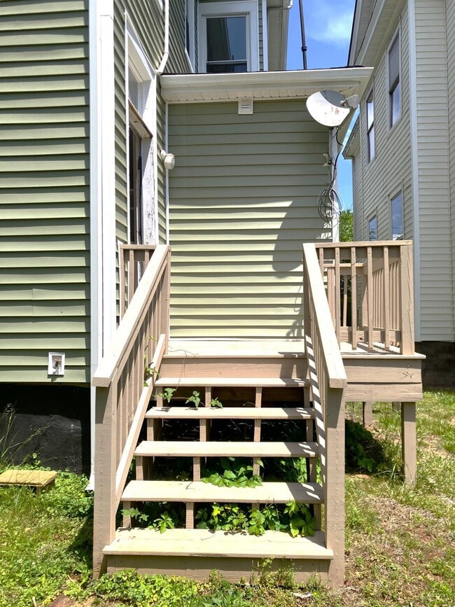 Building Photo - 507 Victoria Ave