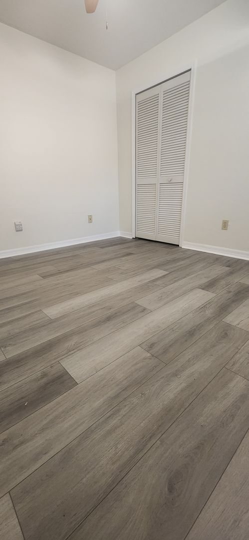 Building Photo - { ROCKWOOD VILLAS } 2/2 Town House Close t...