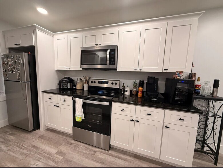 Building Photo - 143 Chelmsford St