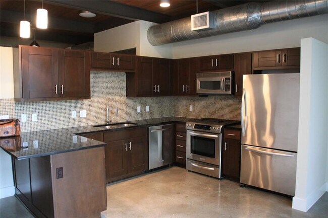 Primary Photo - 2205 N Lamar Blvd