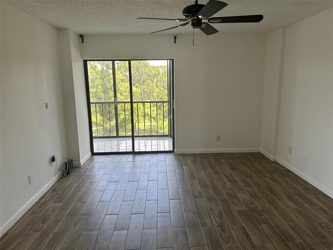 Building Photo - 2700 Cove Cay Dr